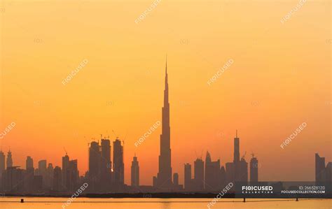 Silhouette Of Amazing Dubai City Skyline At Sunset — High Middle