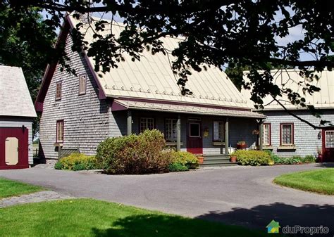 Cette Superbe Maison Construite En 1774 à Saint Jean Sur Richelieu A Conservé Sa Structure D