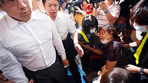 Taiwan Plane Crash Survivor Crawls Out Phones Dad Katu