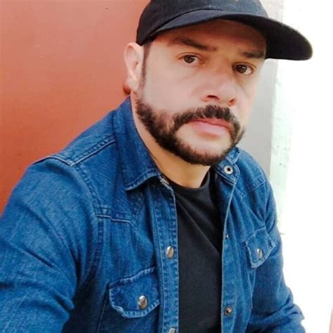 Alexa, hija del actor héctor parra y ginny hoffman, rompió el silencio y en conferencia de prensa, la joven acompañada de su madre, ginny hoffman, y de sus abogadas, reiteró las acusaciones de abuso sexual que vivió por parte de su padre y que, a decir de alexa, comenzaron cuando ella tenía. Ginny Hofmann y Alexa Parra son abandonada por su abogado