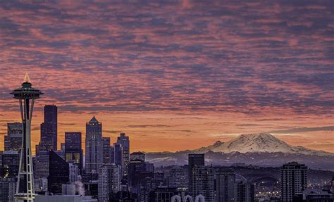 Kerry Park View Of The Seattle Skyline With Mount Rainier In The