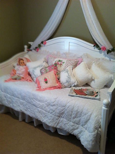 My Shabby Chic Daybed Decorating Simple And Inexpensive Decor Home