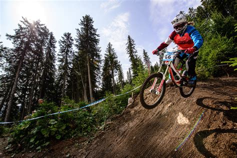 Round six of the downhill at the rockyroads uci mountain bike world cup presented by shimano in val d'isere, france, turned out to be a much more difficult course than anyone anticipated, with many top riders crashing and. UCI Downhill World Cup | Saisonvorschau Downhill - D...