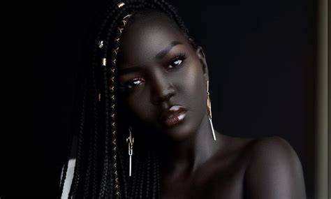 Queen Of Dark Nyakim Gatwech La Modelo Con La Piel Más Oscura Cloudyx Girl Pics