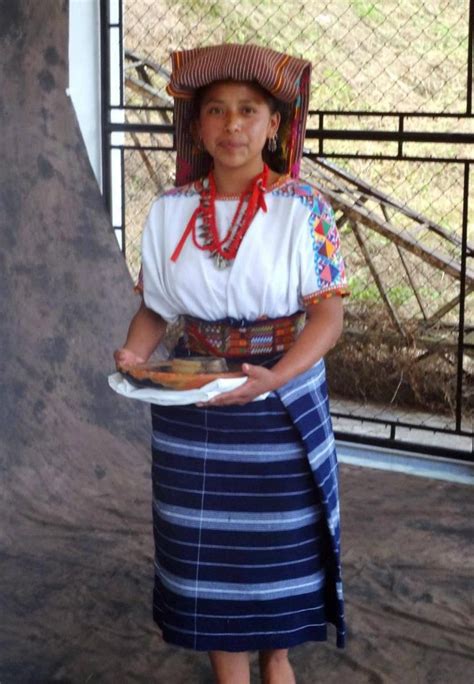 Traje Ceremonial De Santa Apolonia Chimaltenango Guatemalan Clothing Native American