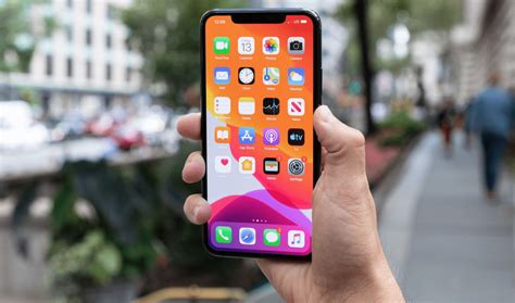 It lets you get the latest information on the rises and falls in stocks and shares market. Top iPhone Spy Apps - A Buying Guide | Tapscape