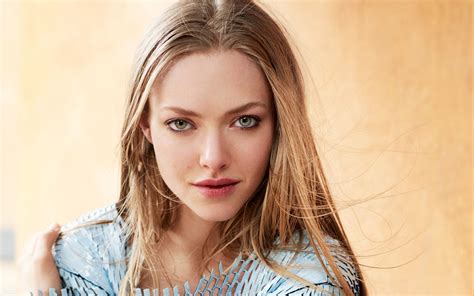 Amanda Seyfried Vogue Magazine Wallpapers Hd Wallpapers Id 17512