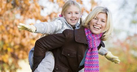 Mamma Dotter Strapon Erotiska Och Porrfoton