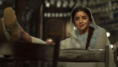 Gangubai Kathiawadi Alia Bhatt Turns Into Fierce Powerful Mafia Queen In Teaser Silverscreen