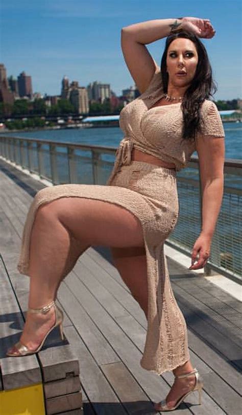 Amber Botros Bbw Sexy Voluptuous Women Curvy Women Fashion Curvy Girl Outfits Big Hips And