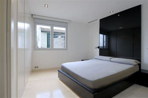 Weekly inspiration 60 white bedroom design black white bedrooms. Minimalist Bedroom Interior | Back 2 Home