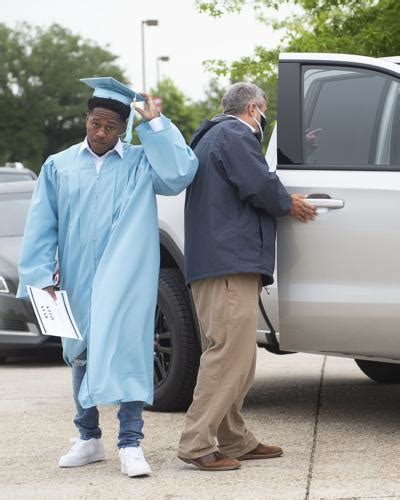 Zachary High Class Of 2020 Hold Drive Thru Graduation Amid Coronavirus