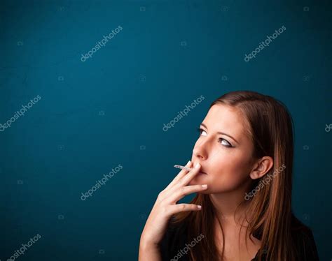 Beautiful Woman Smoking Cigarette Vith Copy Space — Stock Photo