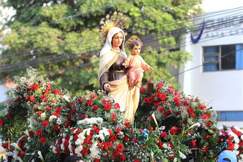 Cada día 16 de julio el mundo católico celebra la aparición de la virgen del carmen. Hoy, Día de la Virgen del Carmen » Zenú Radio » El ...
