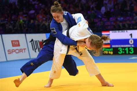 Share your videos with friends, family, and the world Judoka Van Dijke verrast met EK-goud - NRC