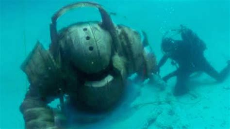 15 Bizarre Underwater Discoveries By Deep Sea Divers Youtube