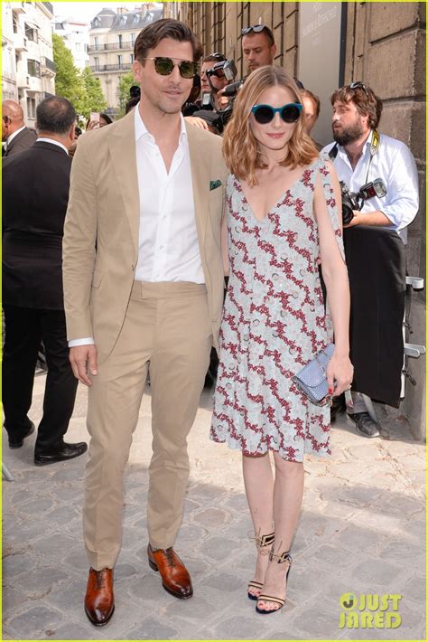 Brie Larson Fianc Alex Greenwald Couple Up In Paris For Valentino