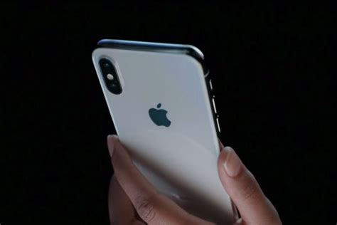 Apples Iphone X Notch Is An Odd Design Choice