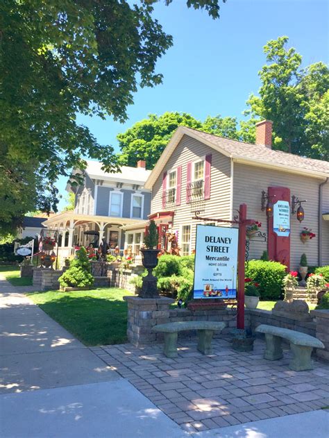 Located in walworth county and situated on geneva lake, it is home to an estimated 8,105 people as of 2019, up from 7,651 at the 2010 census. Top 5 Things to do in Lake Geneva, Wisconsin | MAPLE LEOPARD
