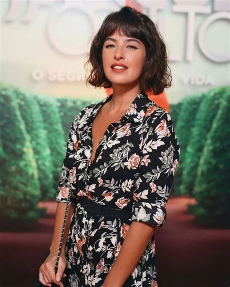 Novo amor Mariana Pacheco surge de mãos dadas com cantor na Gala GQ
