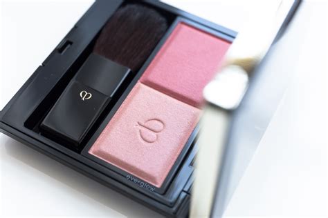 Review Cle De Peau Beaute Powder Blush Duo In 101 On The Everglow