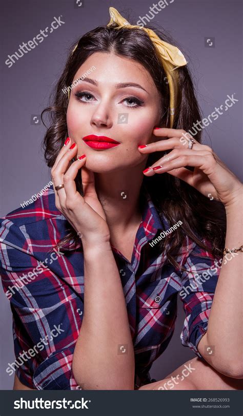 Model Style Pinup Beauty Beauty Dark Stock Photo 268526993 Shutterstock