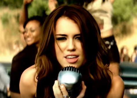 Original lyrics of party in the usa song by miley cyrus. Party In The U.S.A. Miley Cyrus （マイリー・サイラス） - 洋楽BOX ～洋楽を ...