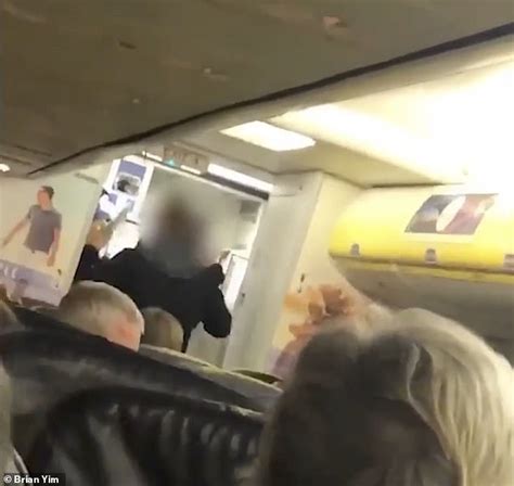 Moment Ryanair Passengers Cheer As Police Arrest Drunken Thug Readsector