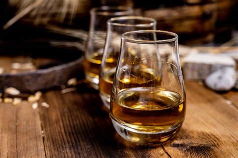 Irish Whiskey Vs Scotch 10 Differences Best Bottles To Buy