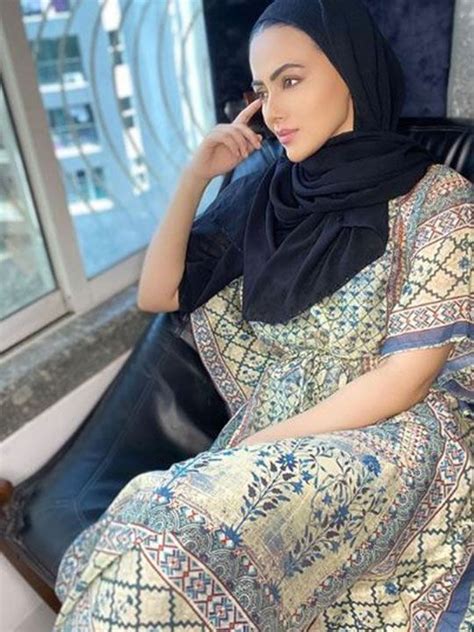 Famous Muslim Indian Actress Sana Khan Quits Showbiz Showbiz And Fashion
