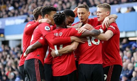Manchester united and everton shared the spoils at old trafford after the home side gifted their opponents a route back into the game. Everton 1-1 Man Utd: Carlo Ancelotti sent off after VAR ...