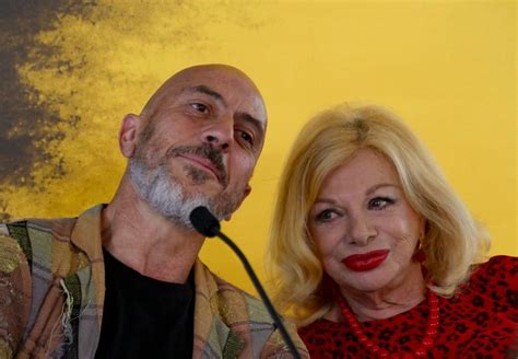 62enne, il prossimo 1 marzo, nasce sotto il segno dei pesci. Un nemico che ti vuole bene: Sandra Milo e Roberto Ciufoli ...