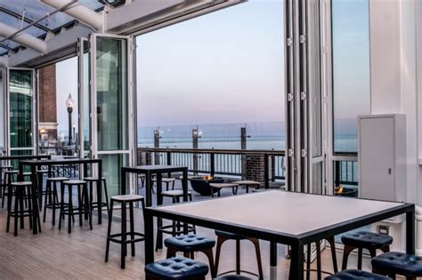 Rooftop chicago bars are typically open from around may through october, but it varies depending on the weather. Chicago Has The World's Largest Rooftop Bar With 52,310 Sq ...