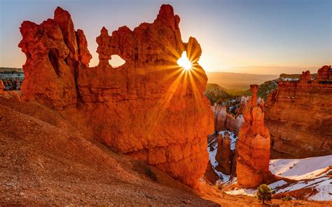 Red Rocks Mountains Sun Rays Bryce Canyon National Park Usa