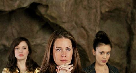 Charmed Reboot Introduces New Halliwell Sisters Holly Marie Combs Reacts Fame10