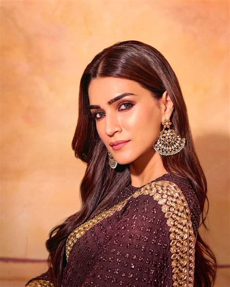 kriti sanon admirers on twitter i would never fall in love again