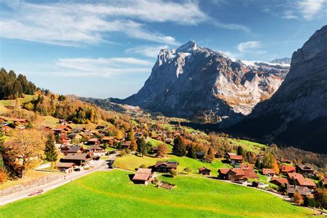 Premium Photo Picturesque Autumn Landscape In Grindelwald Village