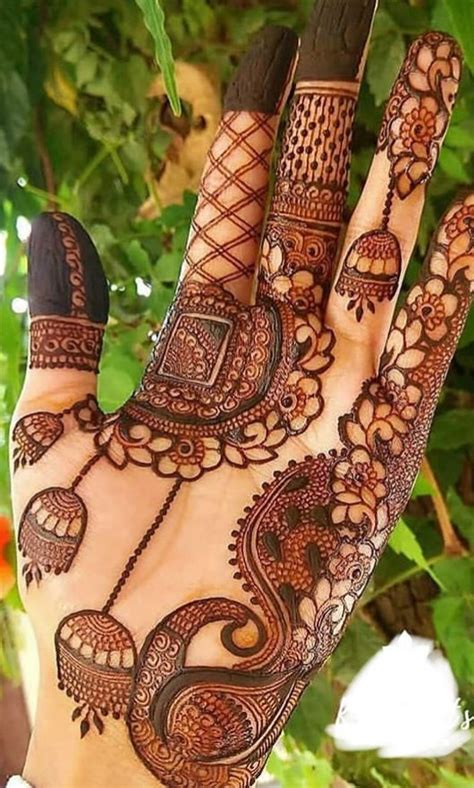 A beautiful bird, paired with exquisite flowers and leaves in mehndi design gives you the same feeling and looks very creative and stunning on hands at the same time. 30 Latest Eid Mehndi Designs 2020 Images Easy & New Style ...