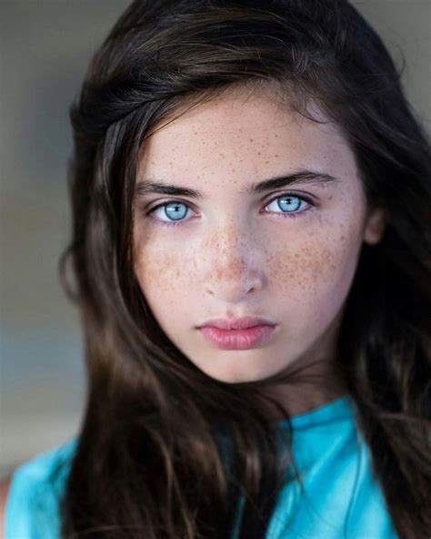 Women With Freckles Girl With Brown Hair Dark Brown Hair Beautiful