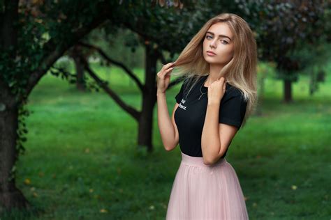 Cute Girl Pink Skirt Necklace 4k Wallpaperhd Girls Wallpapers4k