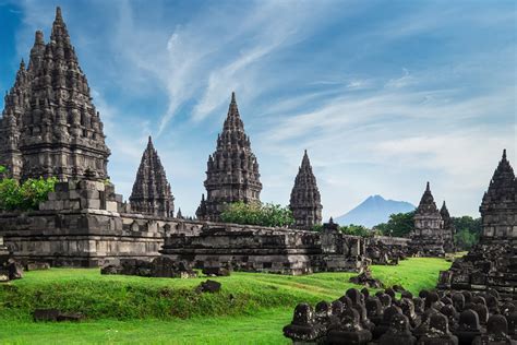 9 Tempat Wisata Paling Unik Yang Hanya Kamu Temukan Di Indonesia