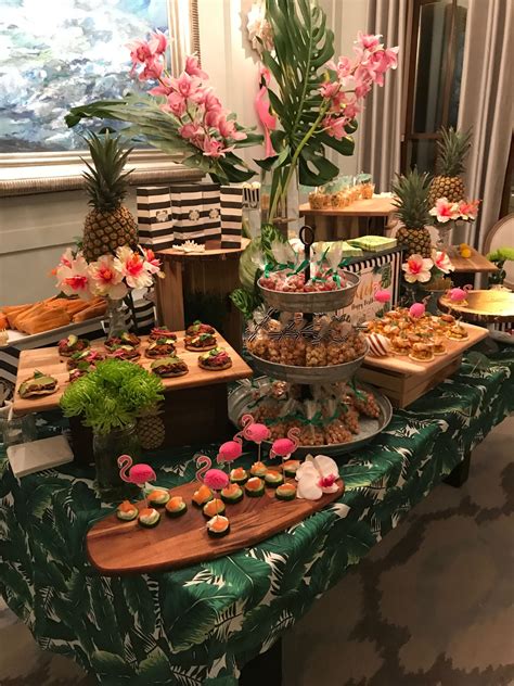 Hawaiian Party Table Alohaparty In 2020 Tropical Birthday Party