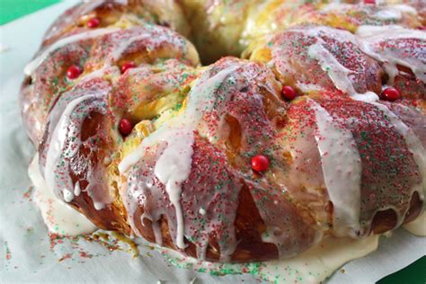 It's soft inside and has a crust outside, it's a perfect holiday gift based on a simple heirloom recipe. Christmas Wreath Bread - Jenny Can Cook