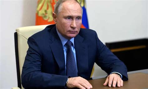 putin signs last minute extension to nuclear weapons treaty with us nuclear weapons the guardian