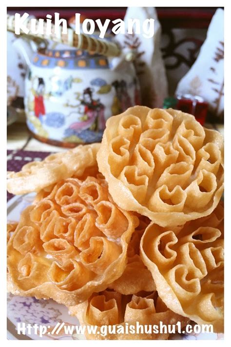 Beehive cookies, honeycomb cookies, kuih loyang, kuih rose or we call it kueh lobang (in hokkien) even. Traditional Flower Moulded Chinese New Year Snack ...