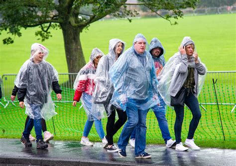 10 Amazing Photos From Ed Sheerans Rain Sodden Gig In Leeds