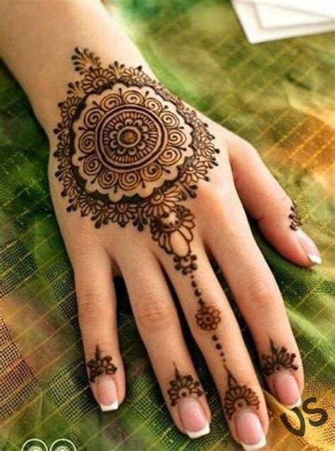 Pin By Nur Salina On Inai Hand Henna Henna Tattoo Designs Foot Henna