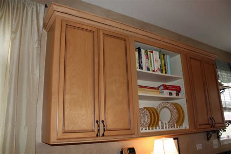 This kitchen crown molding project was an exercise in making do with a room, materials, and tools building a crown molding model not only helps you make adjustments to your design, but you paul was able to put his kitchen back together, and i could go home and start working on my own kitchen. TOP 10 Kitchen cabinets molding ideas of 2018 | Interior ...