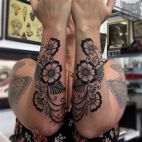 40 Perfectly Symmetrical Tattoo Designs You Must See - Gravetics