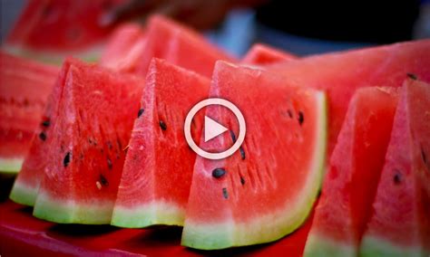 Erst wenn die schale abgeschnitten ist, die melone zu einer runden tortenform (ca. Wenn du Wassermelone magst, wirst du diesen Kuchen lieben ...
